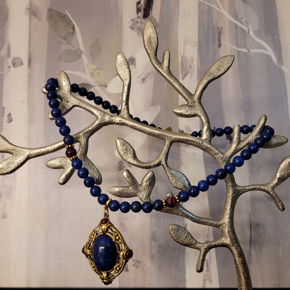 1928 Blue & Red Beaded Necklace Antiqued Gold-tone Sparkling Faux Lapis Pendant - Picture 9 of 15